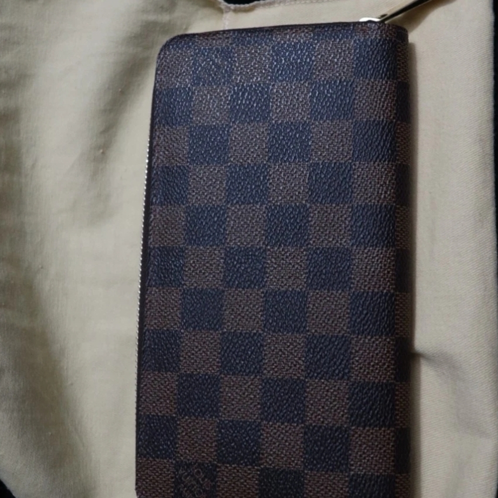 Louis Vuitton Damier Zippy Wallet